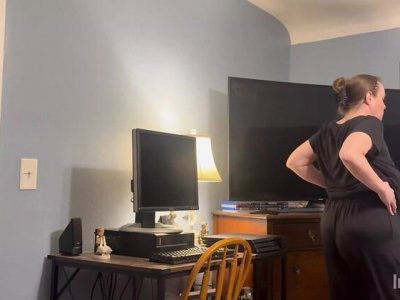 Hot milf sweet marie gives intense blowjob and swallows son-in-law s cum