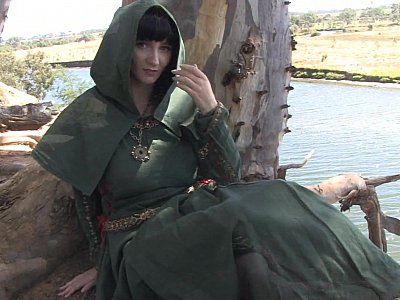 Elf beauty and her hot feet